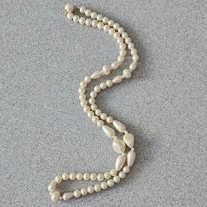Source Unknown Cream Pearl Necklace